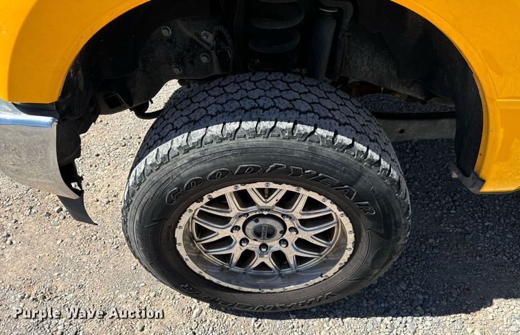 image for item EQ2252 2019 Ford F350 Super Duty utility bed pickup truck