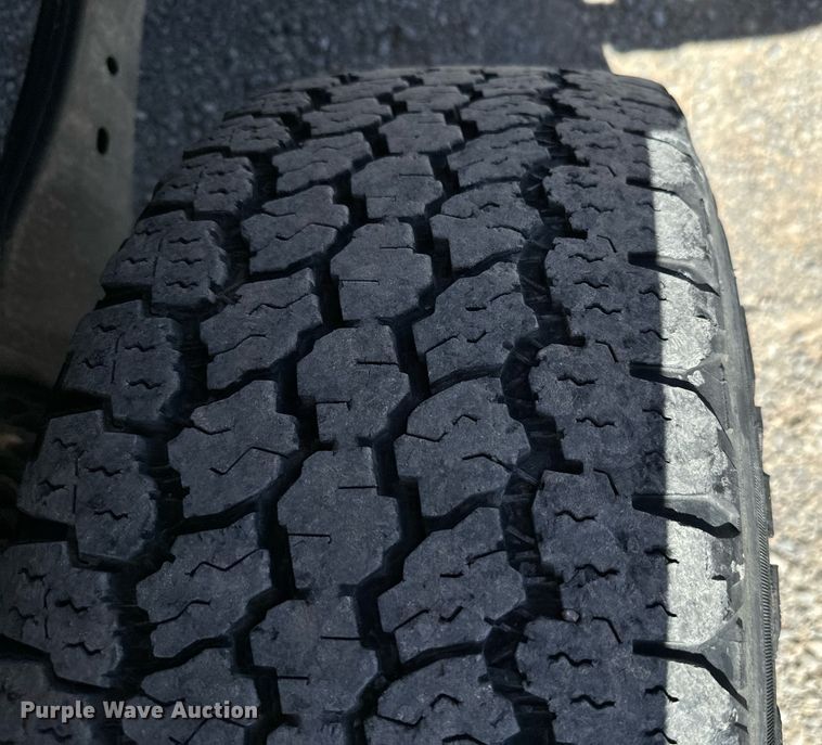 image for item EQ2252 2019 Ford F350 Super Duty utility bed pickup truck