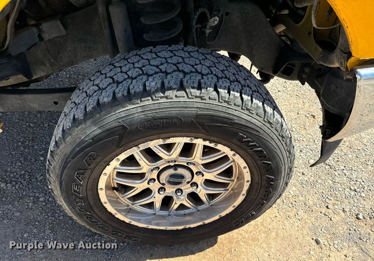 image for item EQ2252 2019 Ford F350 Super Duty utility bed pickup truck