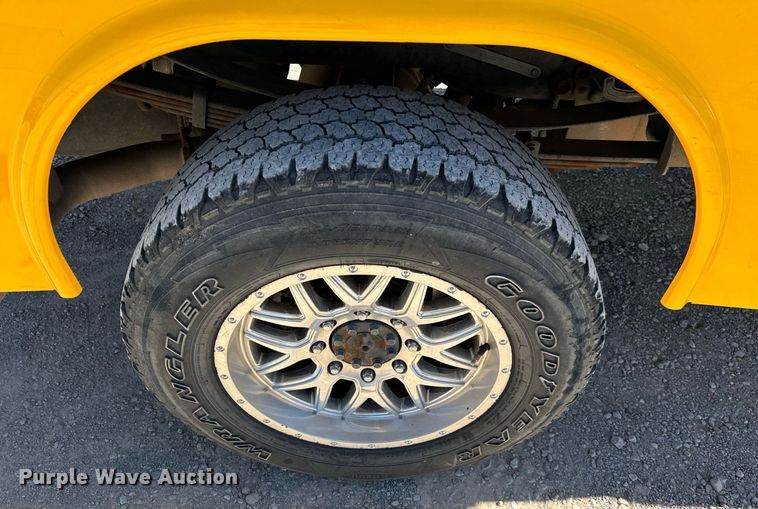 image for item EQ2252 2019 Ford F350 Super Duty utility bed pickup truck