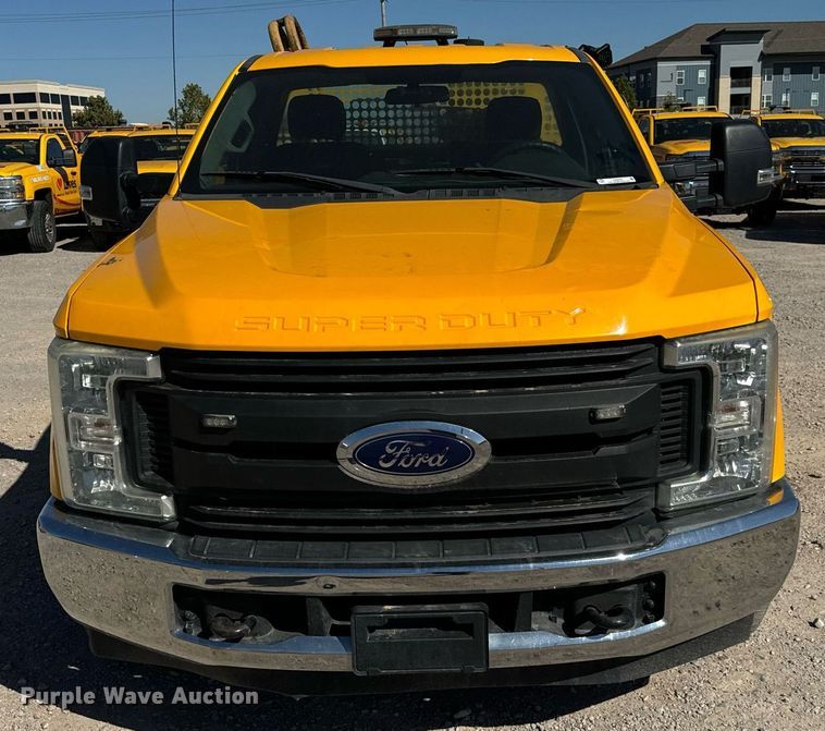 image for item EQ2253 2017 Ford F350 Super Duty utility bed pickup truck