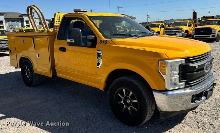 image for item EQ2253 2017 Ford F350 Super Duty utility bed pickup truck