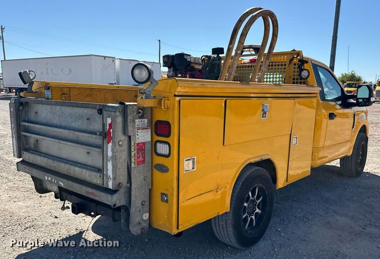 image for item EQ2253 2017 Ford F350 Super Duty utility bed pickup truck