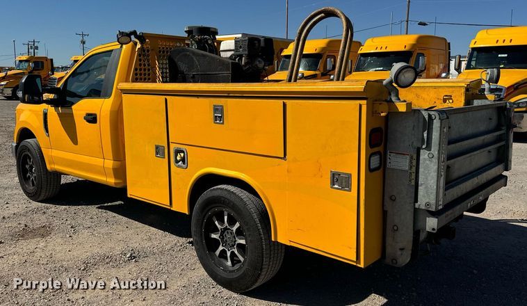 image for item EQ2253 2017 Ford F350 Super Duty utility bed pickup truck