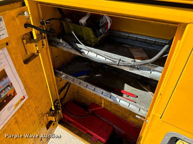 image for item EQ2253 2017 Ford F350 Super Duty utility bed pickup truck