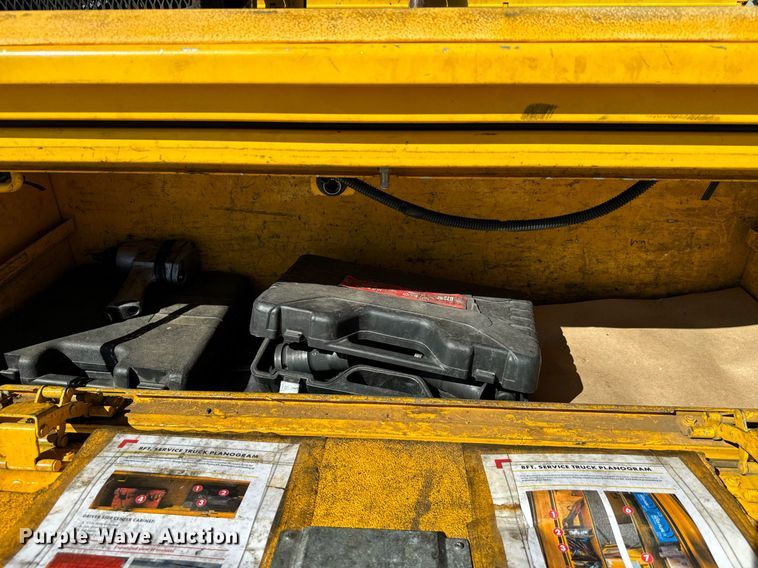 image for item EQ2253 2017 Ford F350 Super Duty utility bed pickup truck