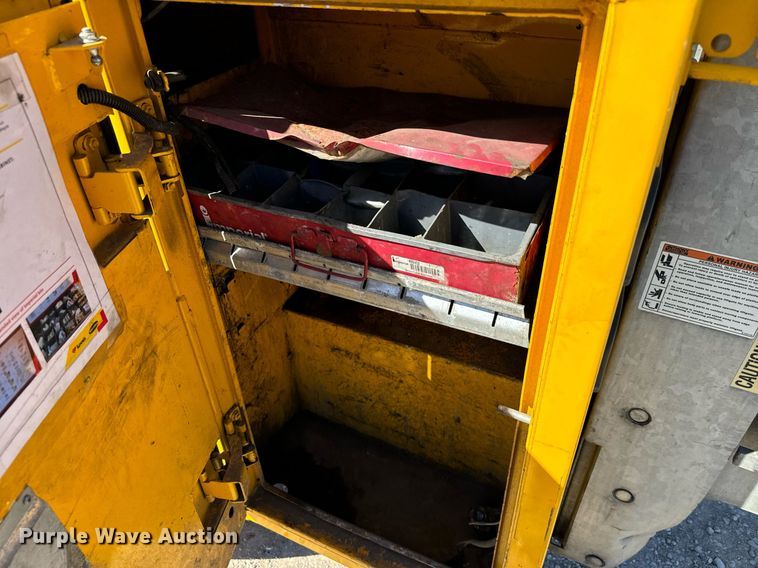 image for item EQ2253 2017 Ford F350 Super Duty utility bed pickup truck