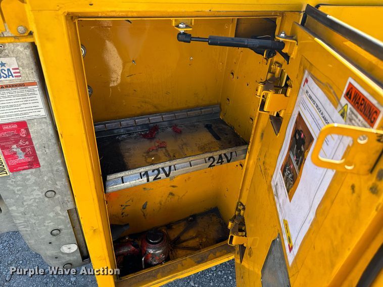 image for item EQ2253 2017 Ford F350 Super Duty utility bed pickup truck