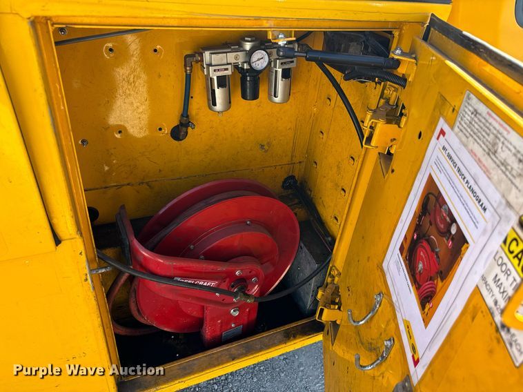 image for item EQ2253 2017 Ford F350 Super Duty utility bed pickup truck