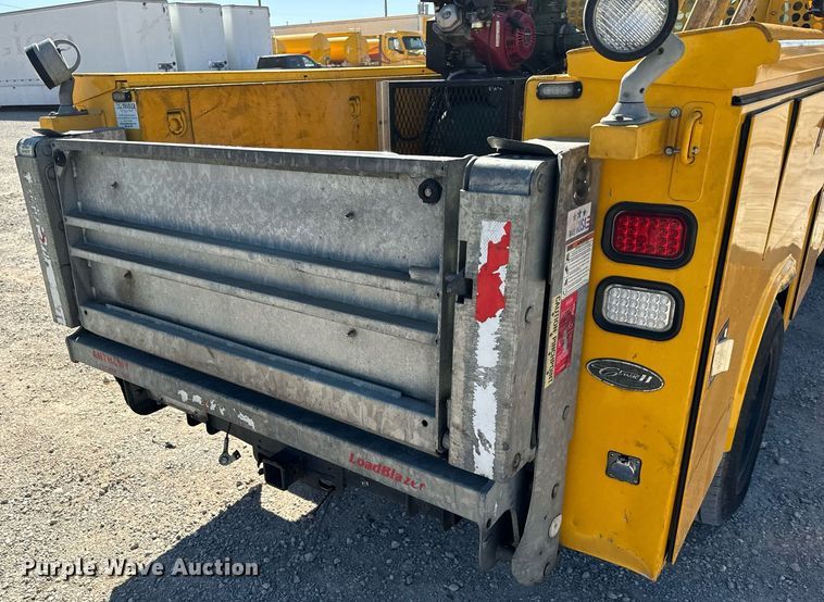 image for item EQ2253 2017 Ford F350 Super Duty utility bed pickup truck