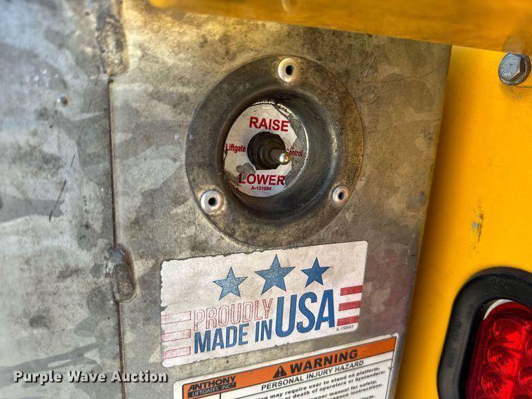 image for item EQ2253 2017 Ford F350 Super Duty utility bed pickup truck