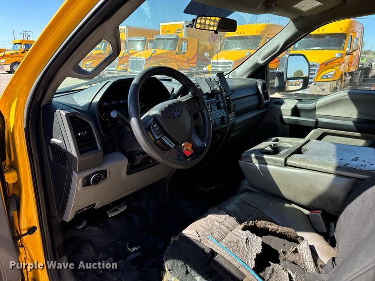 image for item EQ2253 2017 Ford F350 Super Duty utility bed pickup truck