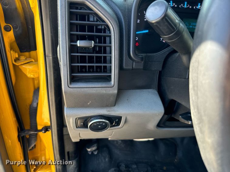 image for item EQ2253 2017 Ford F350 Super Duty utility bed pickup truck