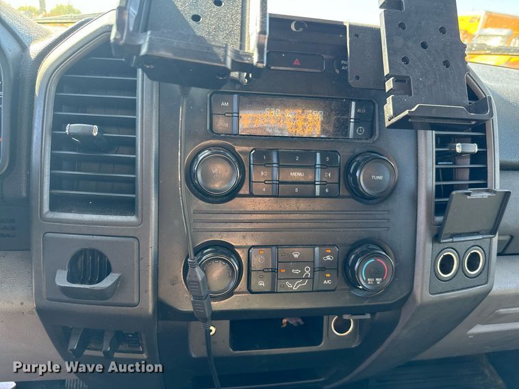 image for item EQ2253 2017 Ford F350 Super Duty utility bed pickup truck