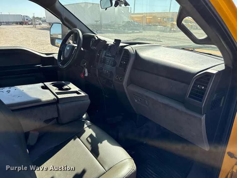 image for item EQ2253 2017 Ford F350 Super Duty utility bed pickup truck