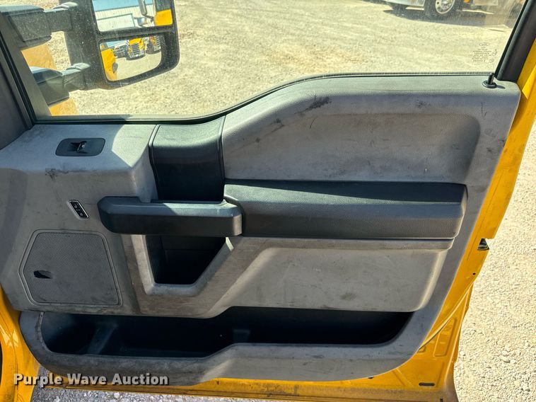 image for item EQ2253 2017 Ford F350 Super Duty utility bed pickup truck