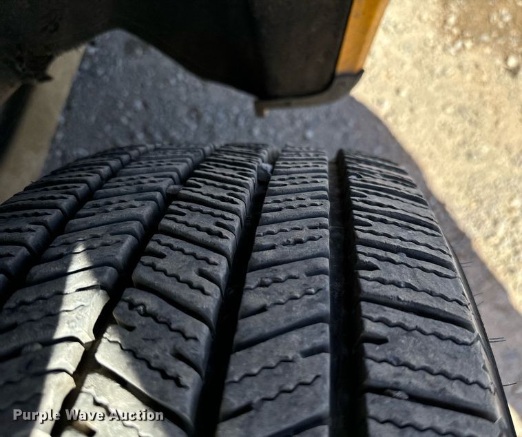 image for item EQ2253 2017 Ford F350 Super Duty utility bed pickup truck