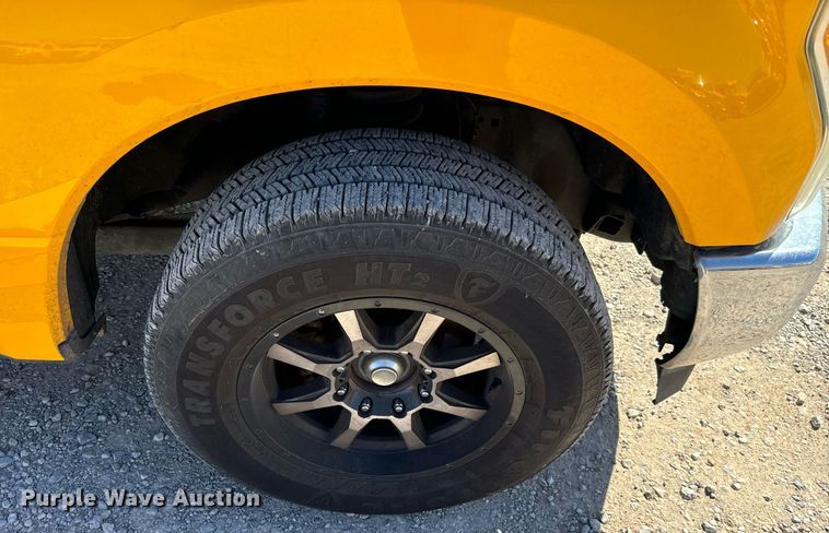 image for item EQ2253 2017 Ford F350 Super Duty utility bed pickup truck