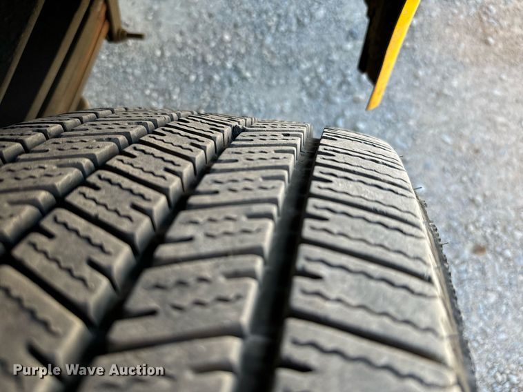 image for item EQ2253 2017 Ford F350 Super Duty utility bed pickup truck