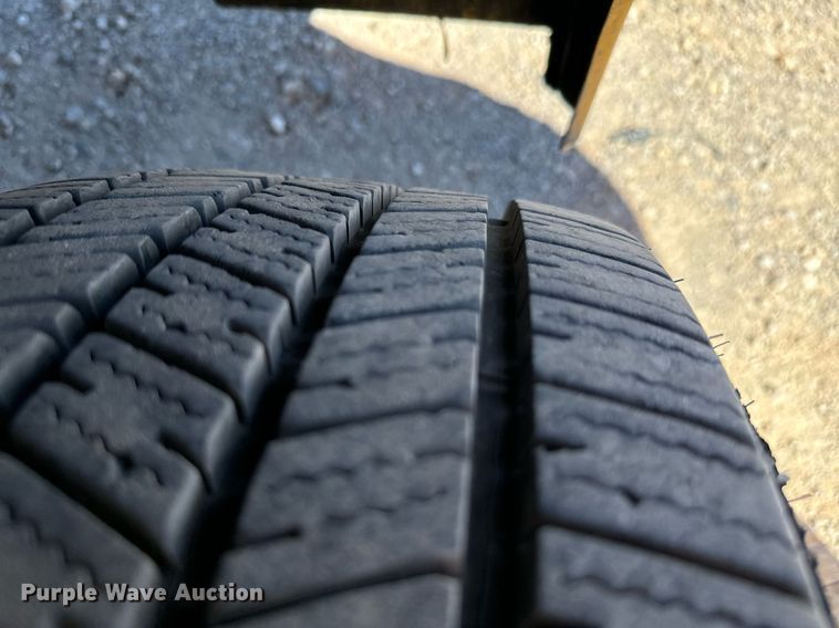 image for item EQ2253 2017 Ford F350 Super Duty utility bed pickup truck