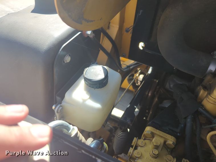 image for item EQ2271 2005 Hustler Super Z Diesel ZTR lawn mower