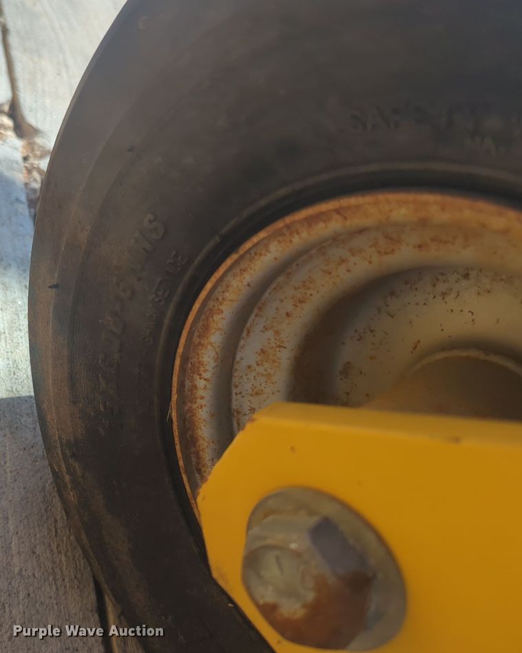 image for item EQ2271 2005 Hustler Super Z Diesel ZTR lawn mower