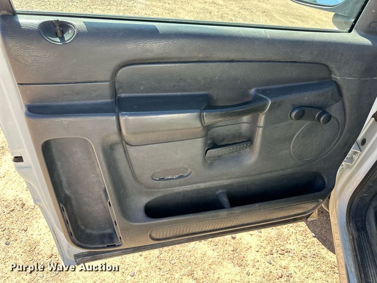 image for item ER8012 2005 Dodge Ram 2500 utility bed pickup truck