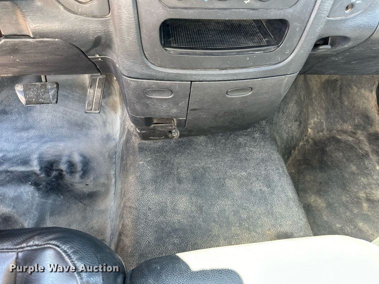 image for item ER8012 2005 Dodge Ram 2500 utility bed pickup truck