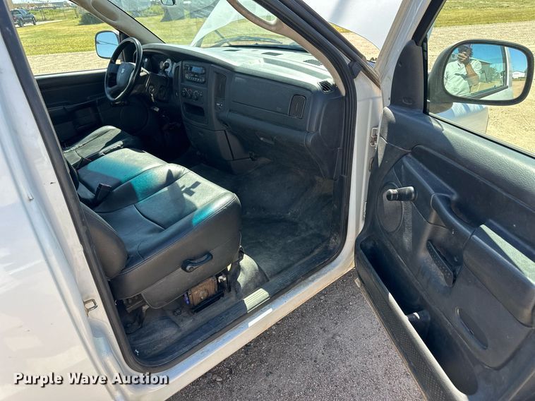 image for item ER8012 2005 Dodge Ram 2500 utility bed pickup truck