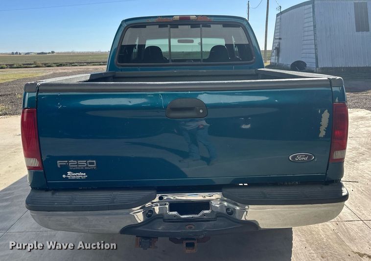 image for item ER8015 2002 Ford F250 Super Duty Crew Cab pickup truck