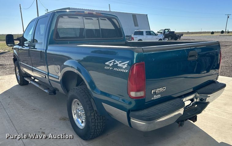 image for item ER8015 2002 Ford F250 Super Duty Crew Cab pickup truck