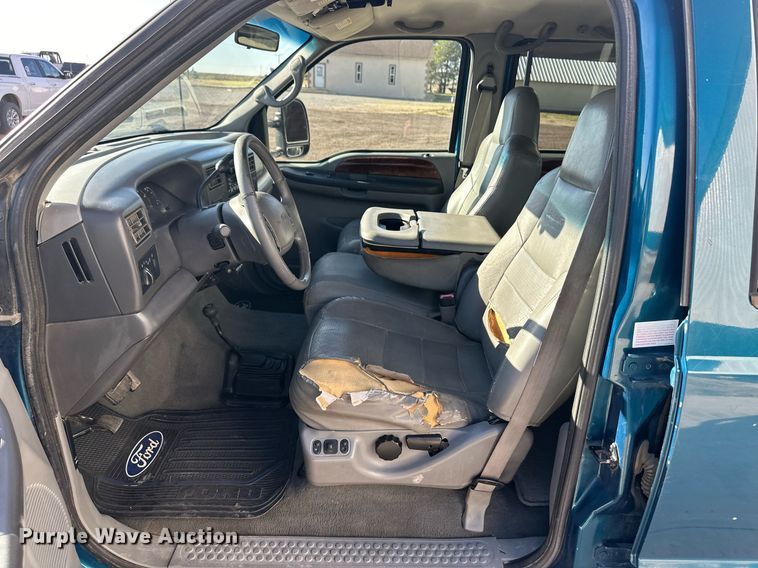 image for item ER8015 2002 Ford F250 Super Duty Crew Cab pickup truck