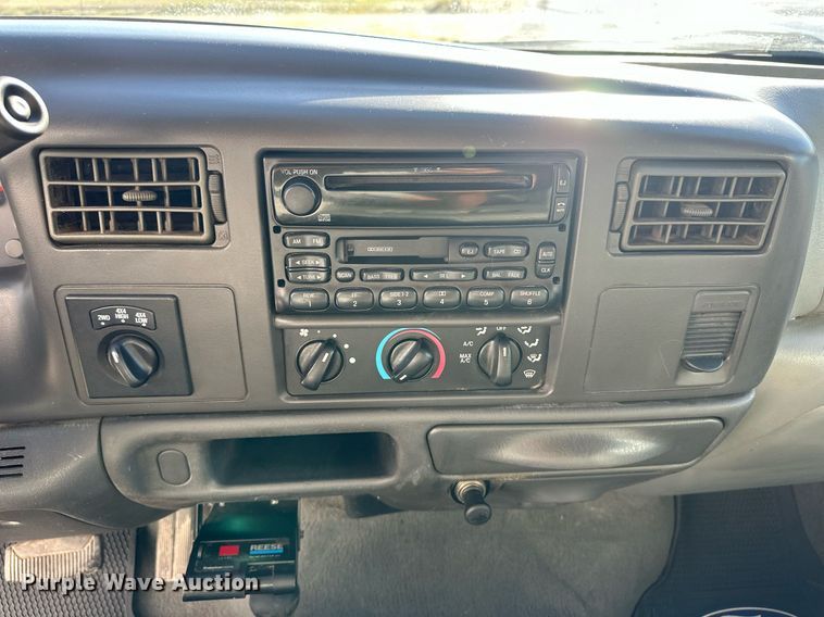 image for item ER8015 2002 Ford F250 Super Duty Crew Cab pickup truck