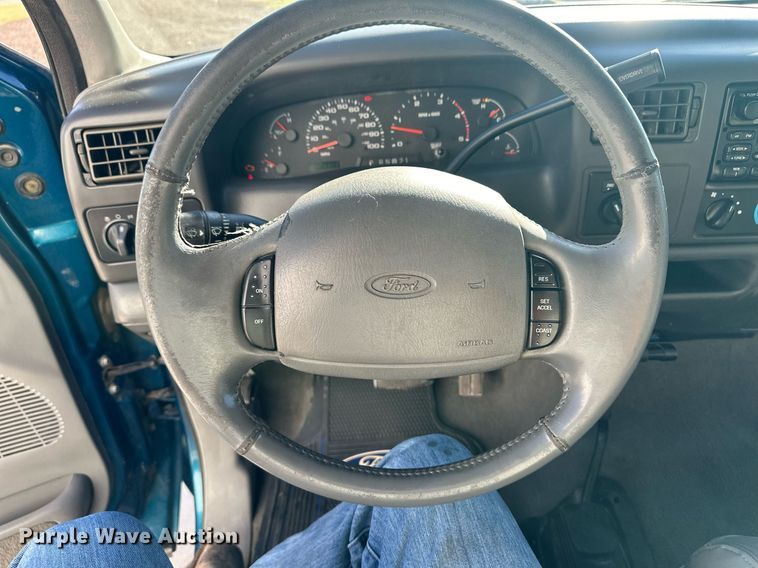 image for item ER8015 2002 Ford F250 Super Duty Crew Cab pickup truck