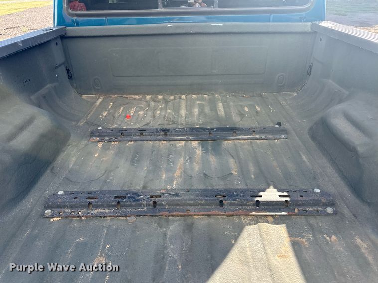 image for item ER8015 2002 Ford F250 Super Duty Crew Cab pickup truck