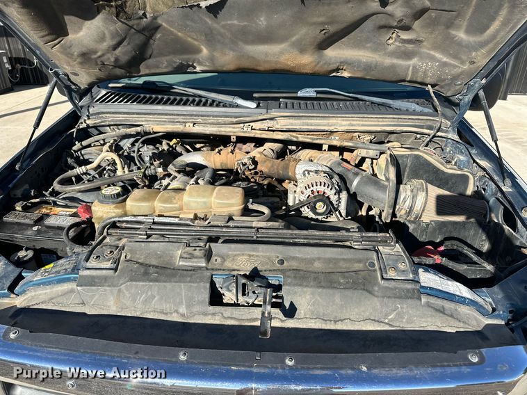 image for item ER8015 2002 Ford F250 Super Duty Crew Cab pickup truck