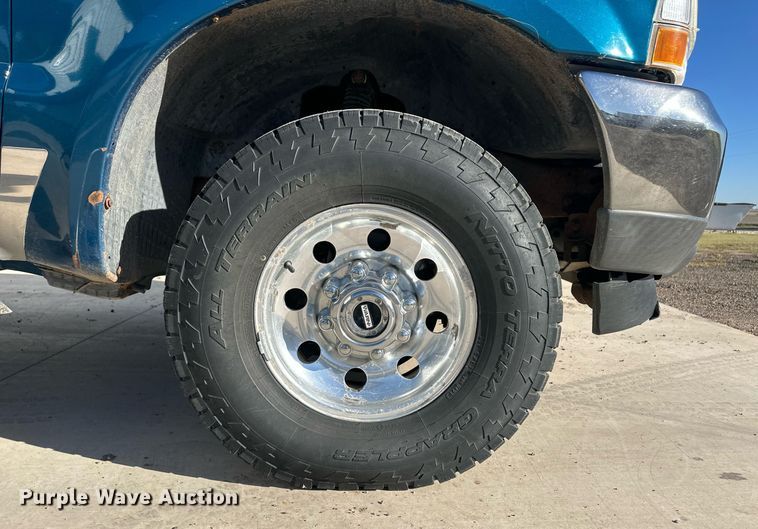 image for item ER8015 2002 Ford F250 Super Duty Crew Cab pickup truck