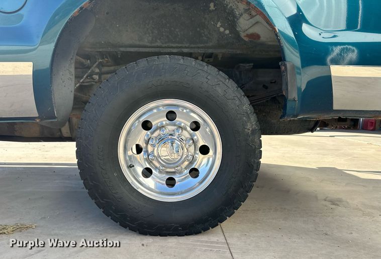 image for item ER8015 2002 Ford F250 Super Duty Crew Cab pickup truck