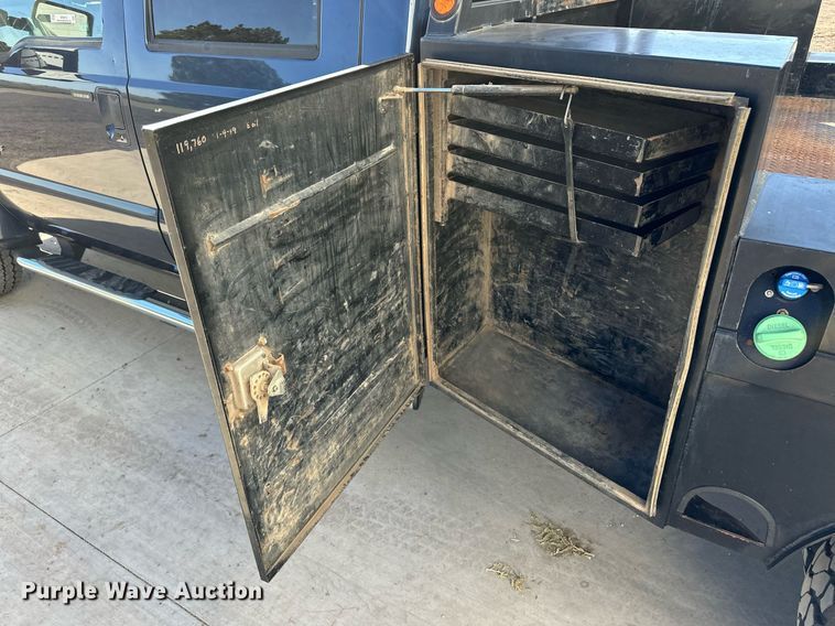 image for item ER8018 2015 Ford F450 Super Duty Lariat Crew Cab flatbed truck