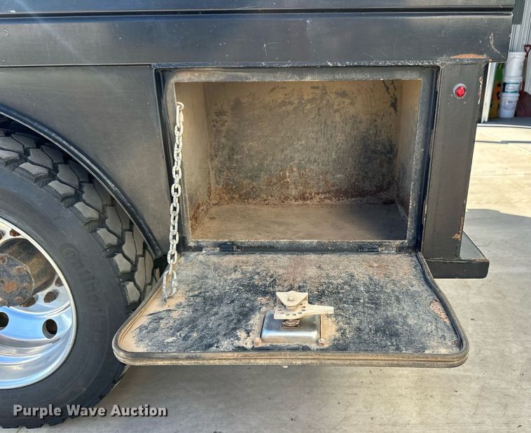 image for item ER8018 2015 Ford F450 Super Duty Lariat Crew Cab flatbed truck