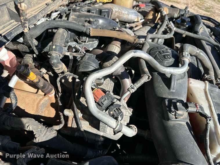 image for item ER8018 2015 Ford F450 Super Duty Lariat Crew Cab flatbed truck