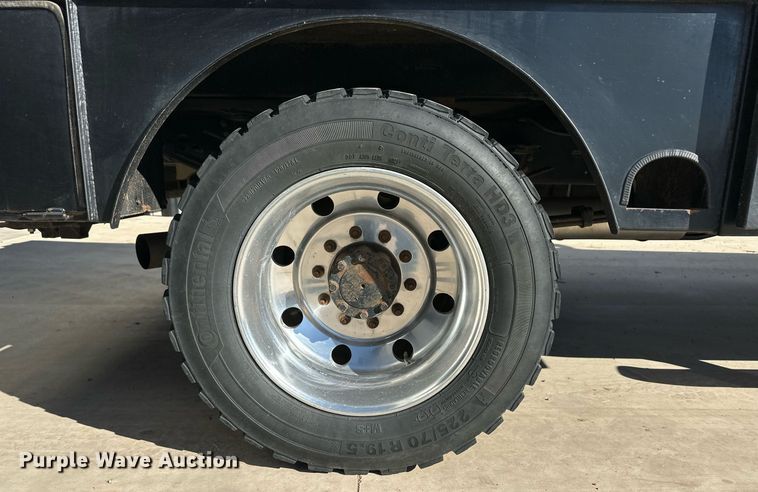 image for item ER8018 2015 Ford F450 Super Duty Lariat Crew Cab flatbed truck