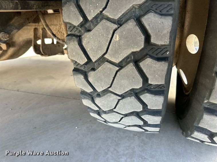 image for item ER8018 2015 Ford F450 Super Duty Lariat Crew Cab flatbed truck