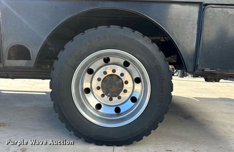 image for item ER8018 2015 Ford F450 Super Duty Lariat Crew Cab flatbed truck