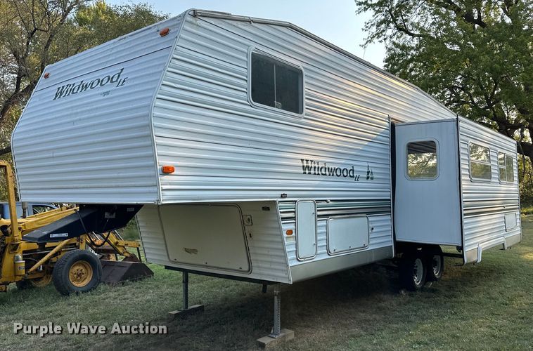 image for item ER8037 2002 Forest River Wildwood LE camper