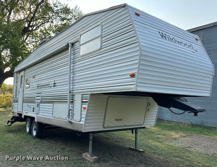 image for item ER8037 2002 Forest River Wildwood LE camper