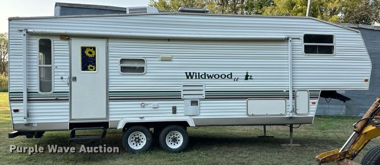 image for item ER8037 2002 Forest River Wildwood LE camper