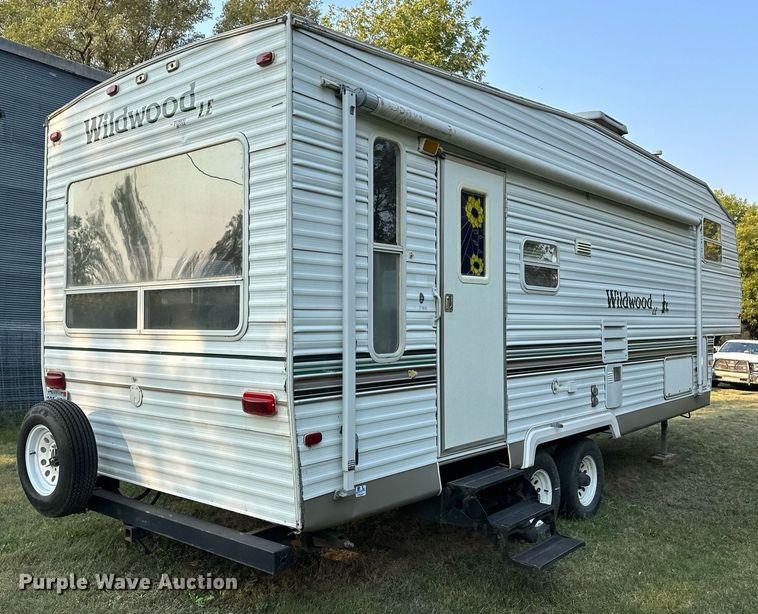 image for item ER8037 2002 Forest River Wildwood LE camper