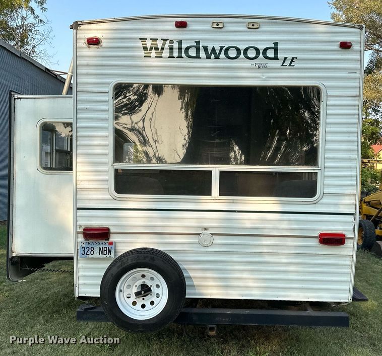 image for item ER8037 2002 Forest River Wildwood LE camper