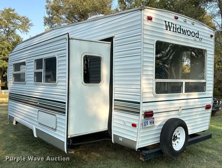 image for item ER8037 2002 Forest River Wildwood LE camper